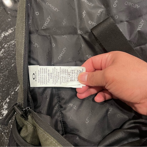 Oakley Transit Sport Backpack Utility Laptop Work Outdoor Water Repellent - Picture 15 of 16